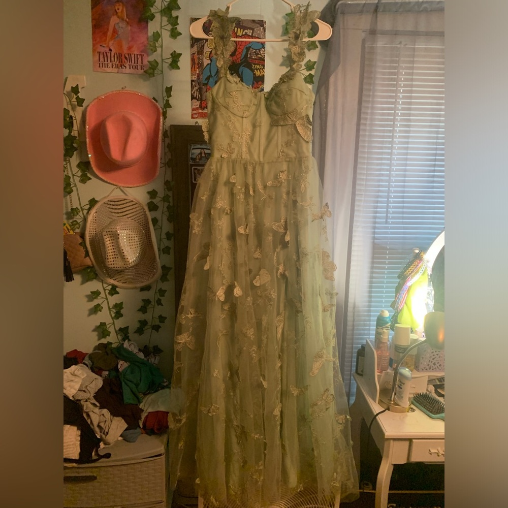 Size 4 prom dress BRAND NEW with original packaging!